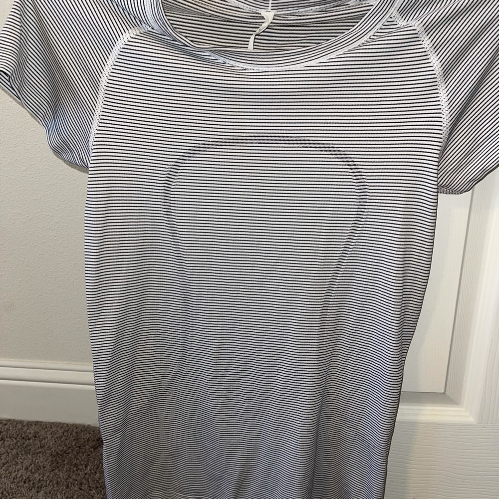LULULEMON shirt